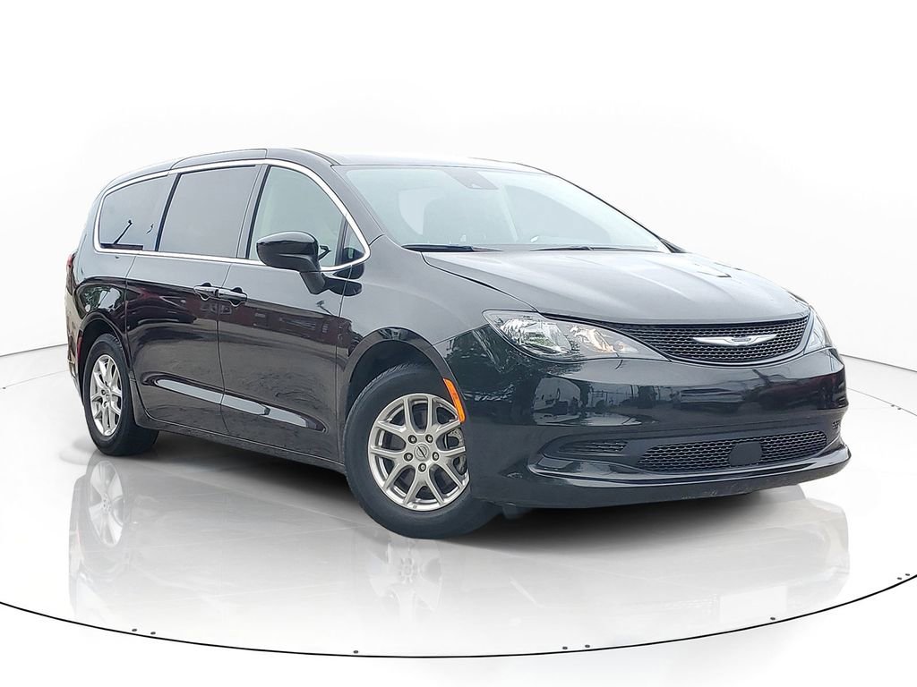 Used 2023 Chrysler Voyager LX FWD image 1