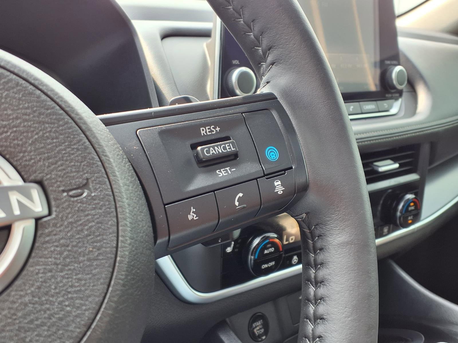 Used 2024 Nissan Rogue SV w/ SV Premium Package image 22