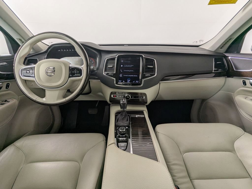 Used 2017 Volvo XC90 T6 Momentum w/ Vision Package image 5