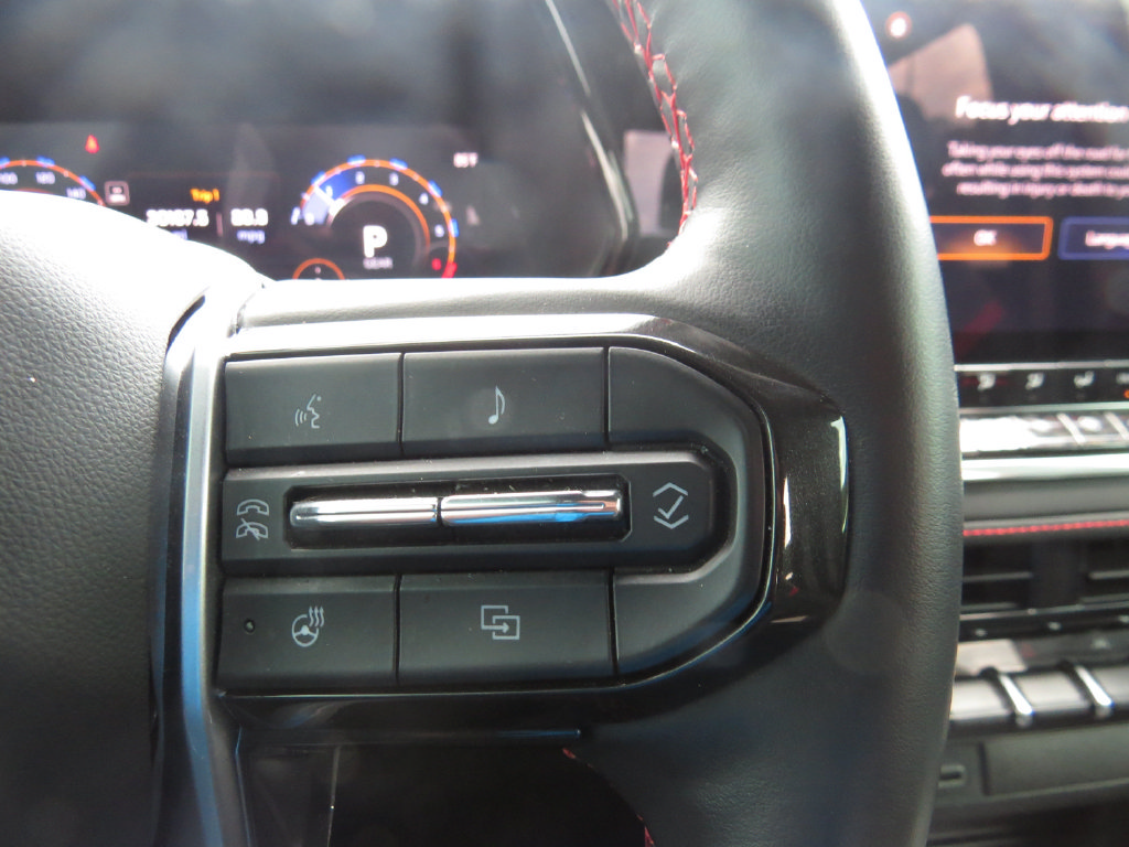 Certified 2025 Chevrolet Colorado Z71 w/ Technology Package AWD/4WD image 19