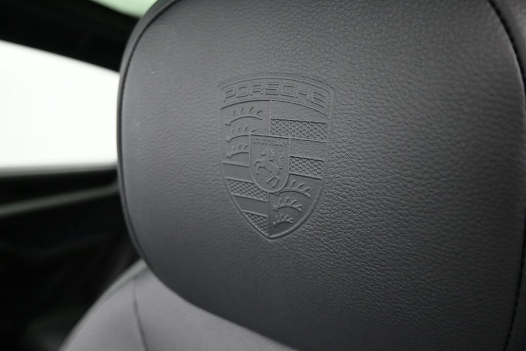 Certified 2025 Porsche Cayenne AWD/4WD image 10