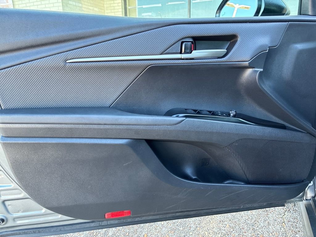 Used 2025 Toyota Camry SE image 10