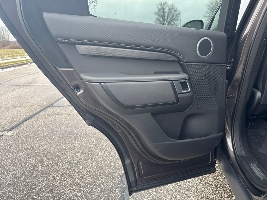 New 2023 Land Rover Discovery S R-Dynamic image 12