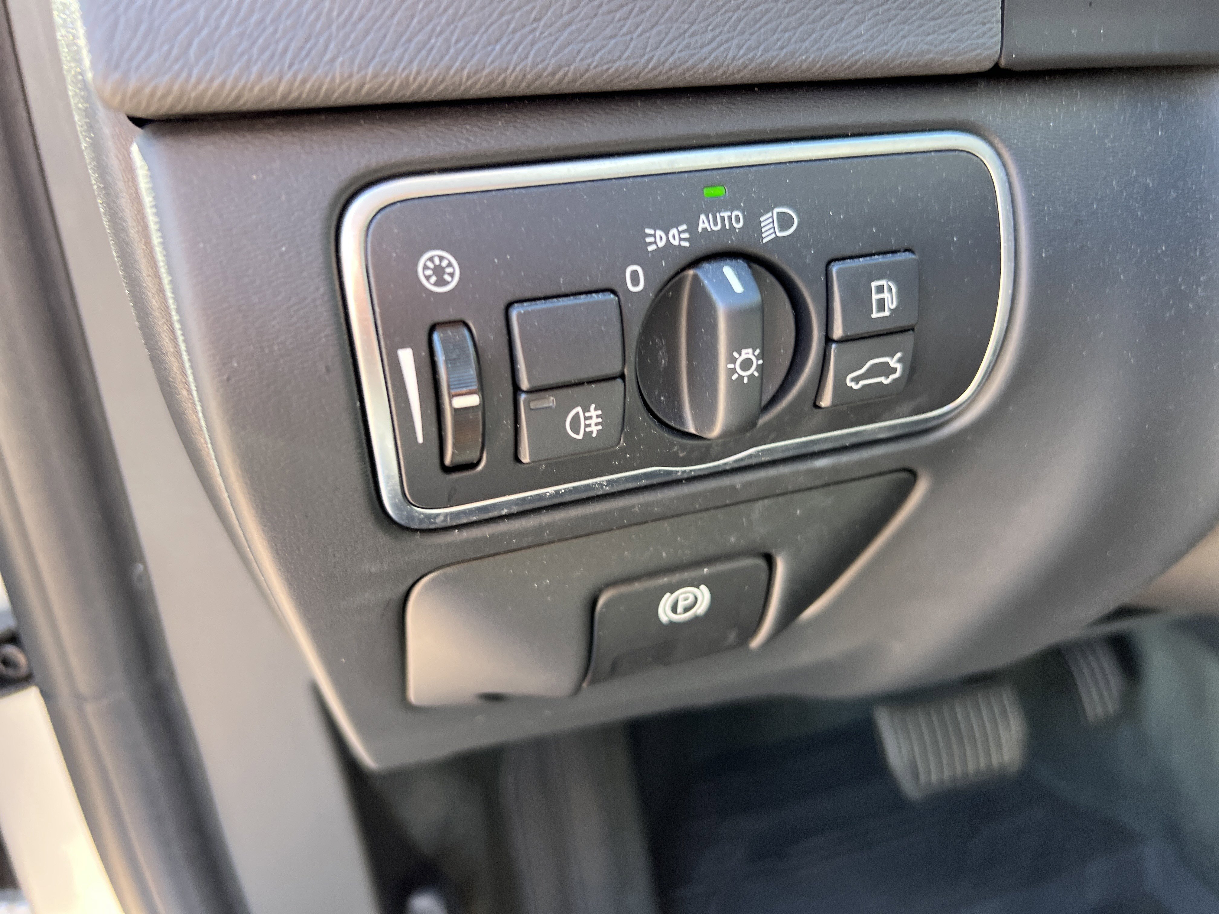 Used 2018 Volvo S60 T5 Inscription image 38