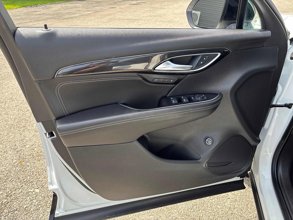 Used 2021 Buick Envision Essence w/ Sport Touring Package FWD image 9