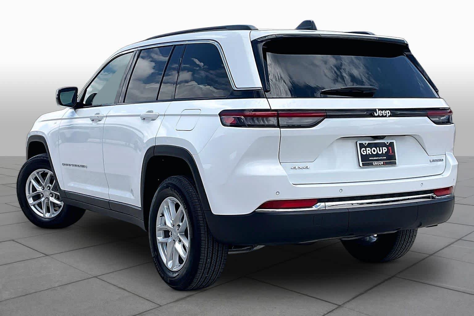 Used 2025 Jeep Grand Cherokee Laredo X AWD/4WD image 12