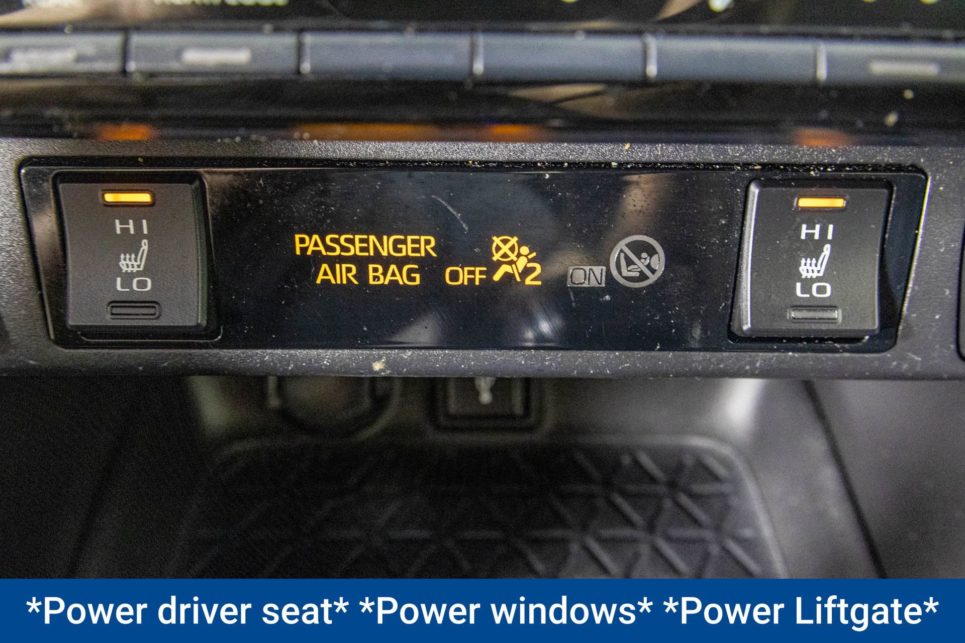 Used 2022 Toyota RAV4 XLE Premium image 9