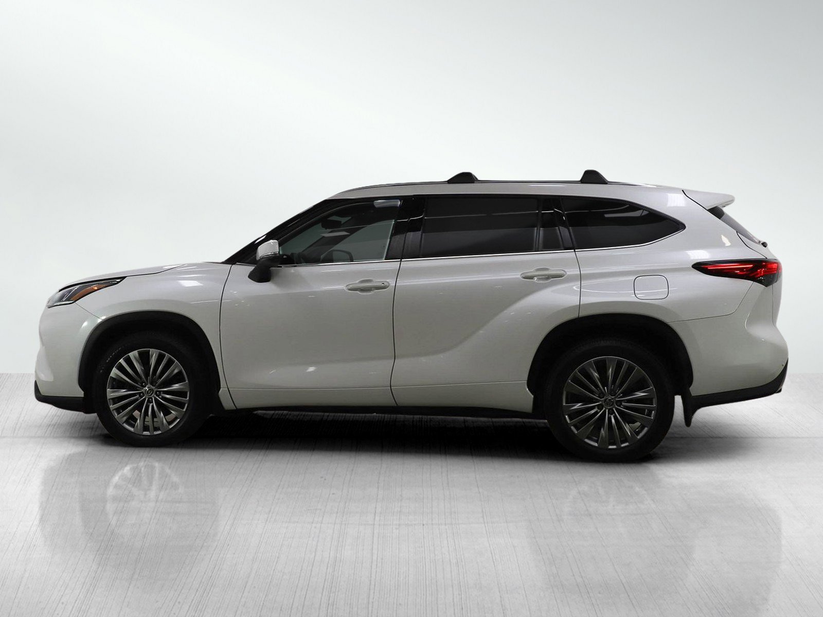 Used 2020 Toyota Highlander Platinum image 2