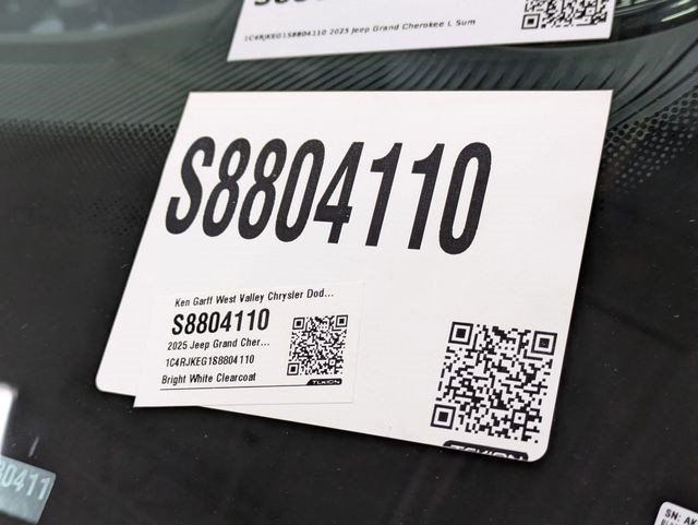 New 2025 Jeep Grand Cherokee L Summit AWD/4WD image 18