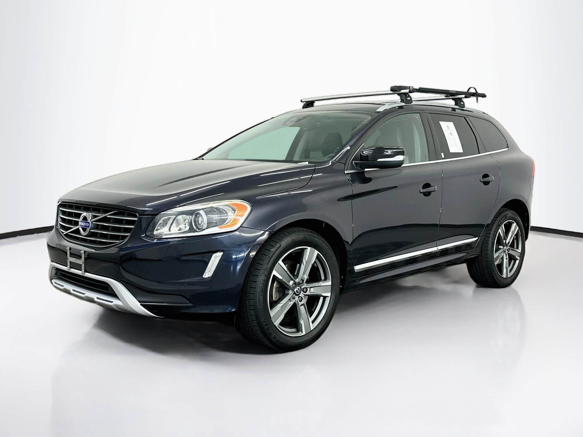 Used 2017 Volvo XC60 T6 Dynamic w/ Preferred Option Package AWD/4WD image 3