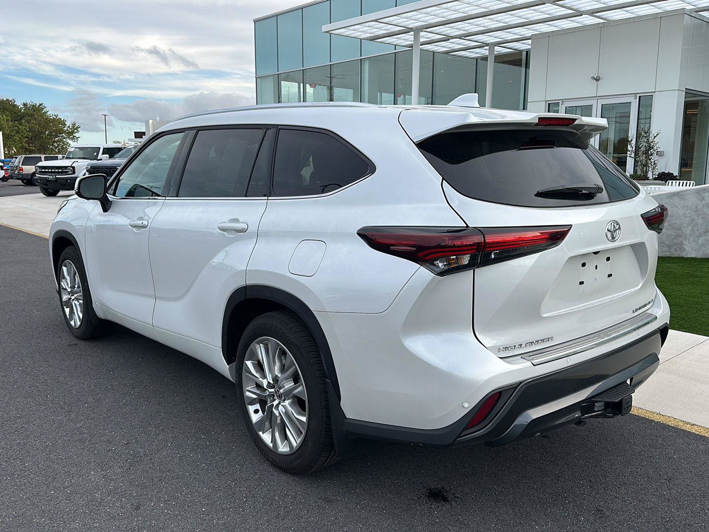 Used 2026 Toyota Highlander Limited AWD/4WD image 7