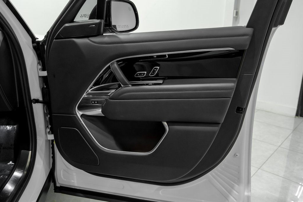 Used 2023 Land Rover Range Rover SE image 38