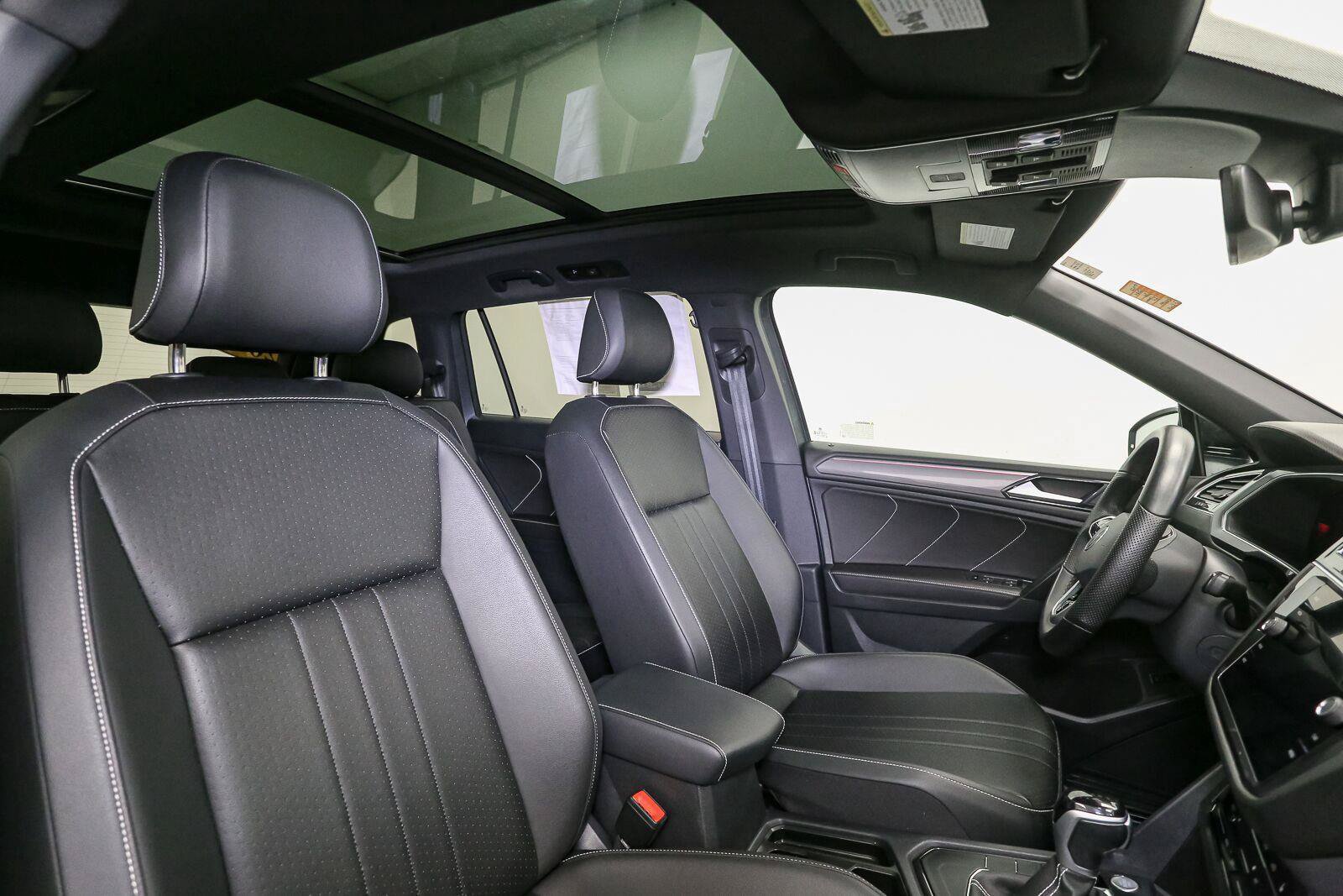 Certified 2024 Volkswagen Tiguan SE R-Line FWD image 22