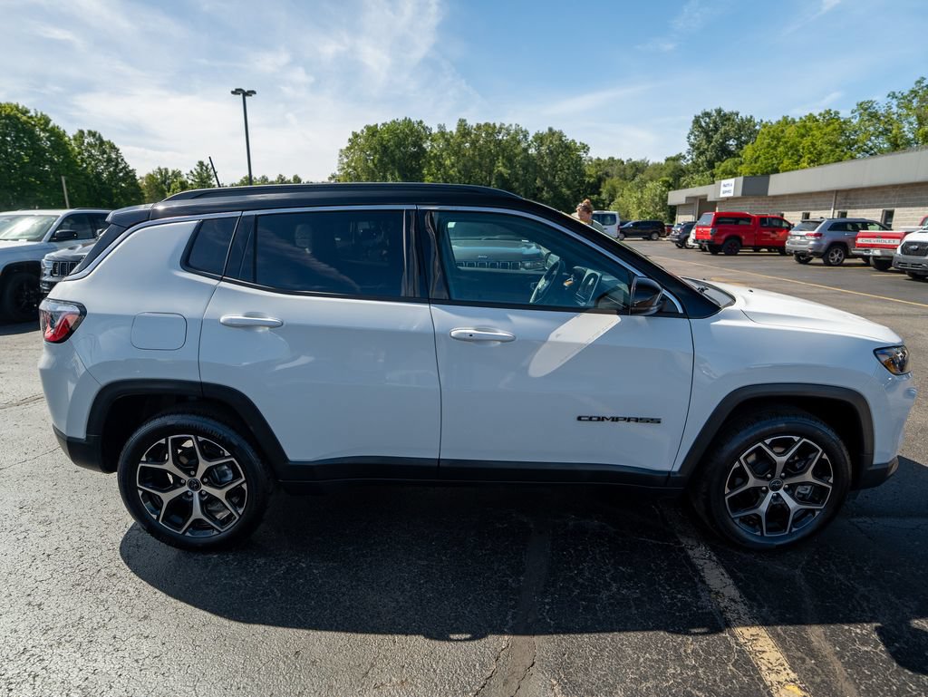 Used 2025 Jeep Compass Limited AWD/4WD image 5