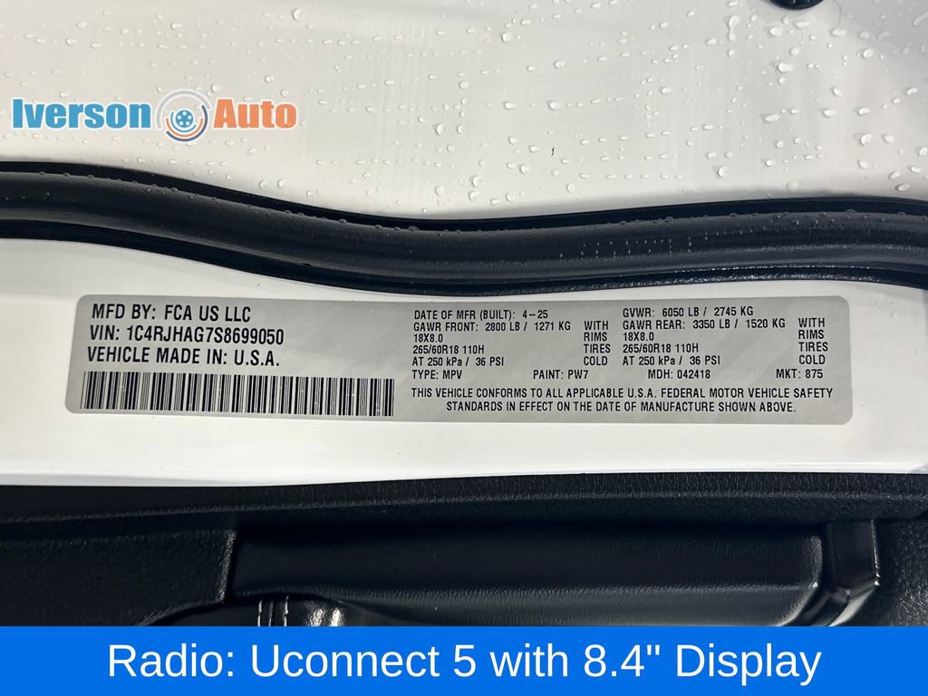 Used 2025 Jeep Grand Cherokee Altitude AWD/4WD image 15