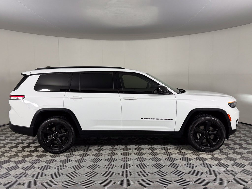 Used 2024 Jeep Grand Cherokee L Altitude RWD image 5