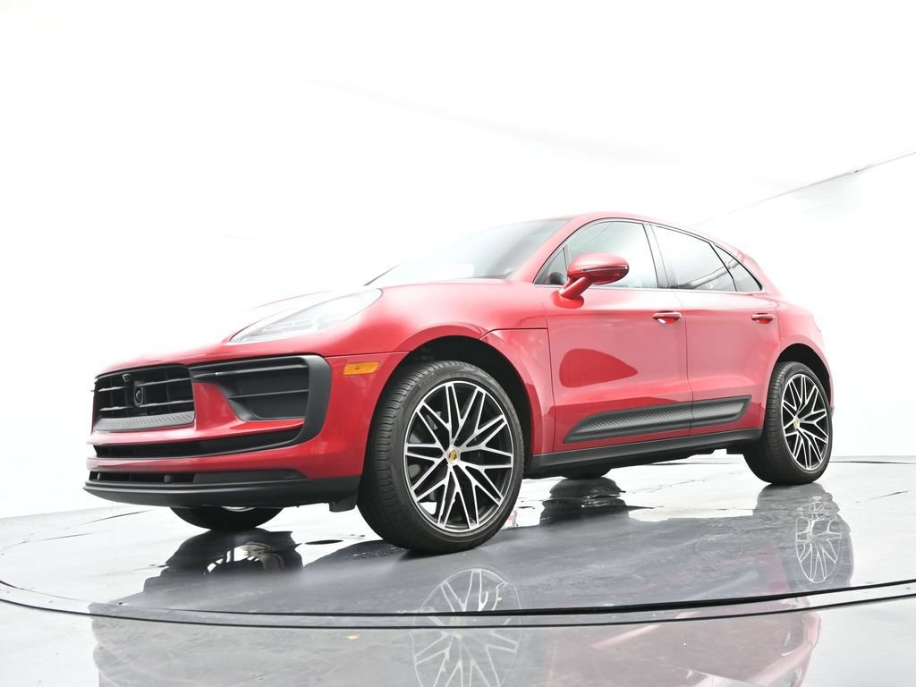 Certified 2025 Porsche Macan AWD/4WD image 45