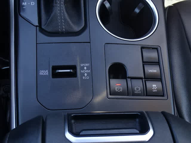 Used 2023 Toyota Highlander XLE FWD image 34