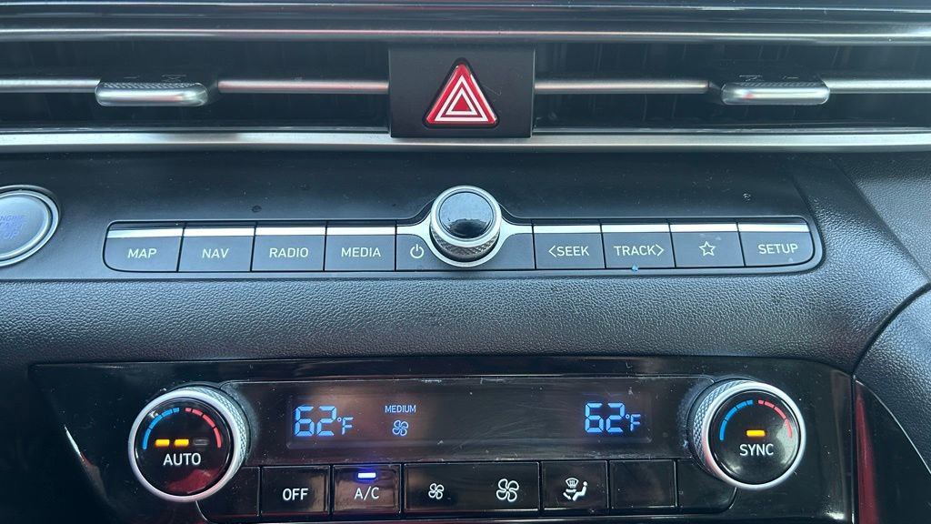 Used 2023 Hyundai Elantra Limited image 18