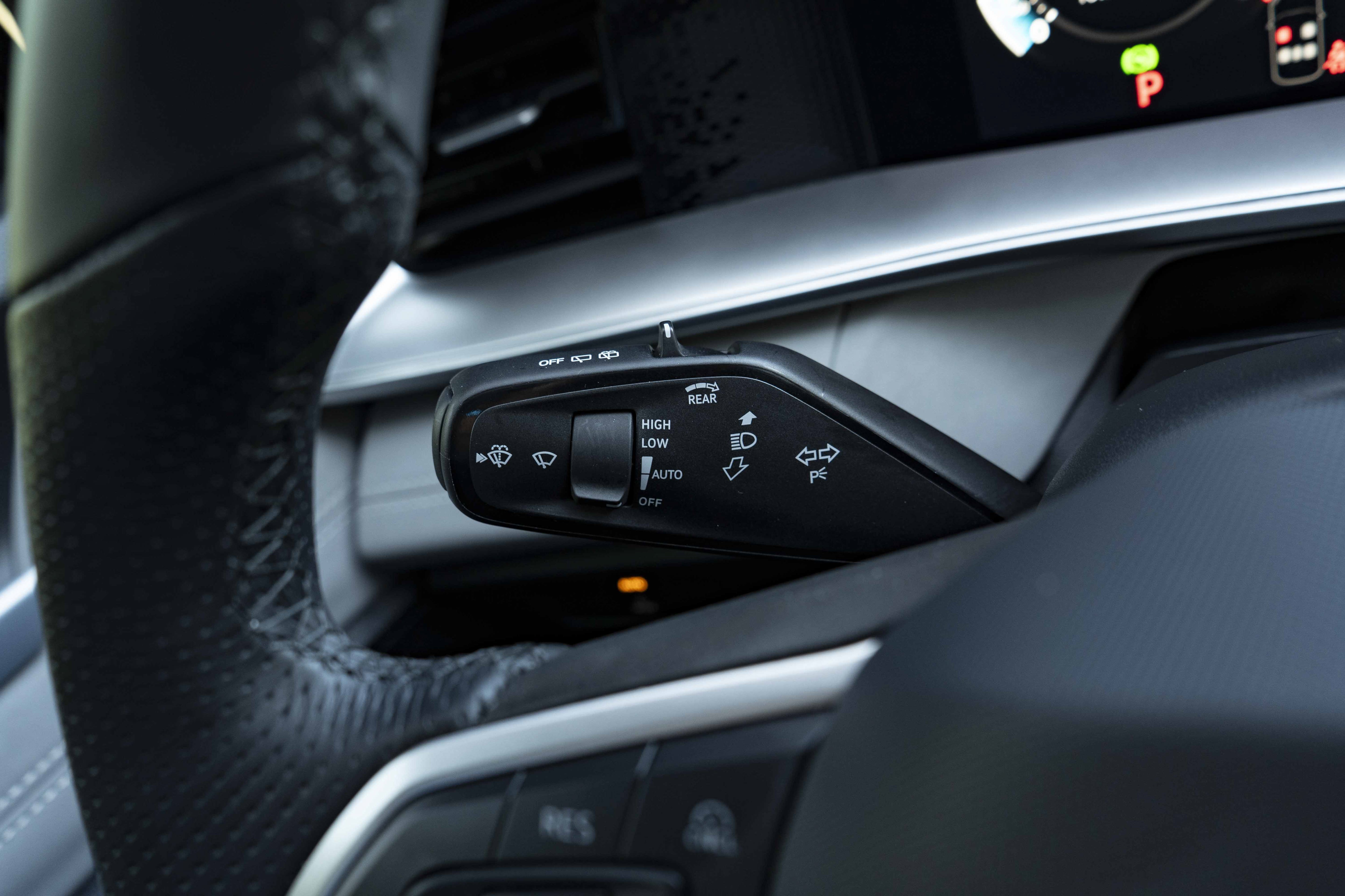 Certified 2026 Volkswagen Tiguan SE R-Line FWD image 22