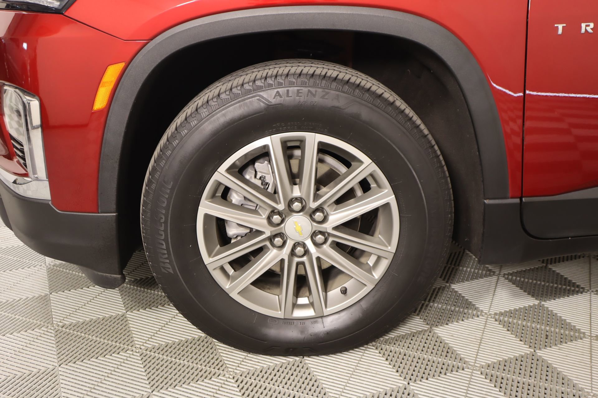 Used 2023 Chevrolet Traverse LT image 18