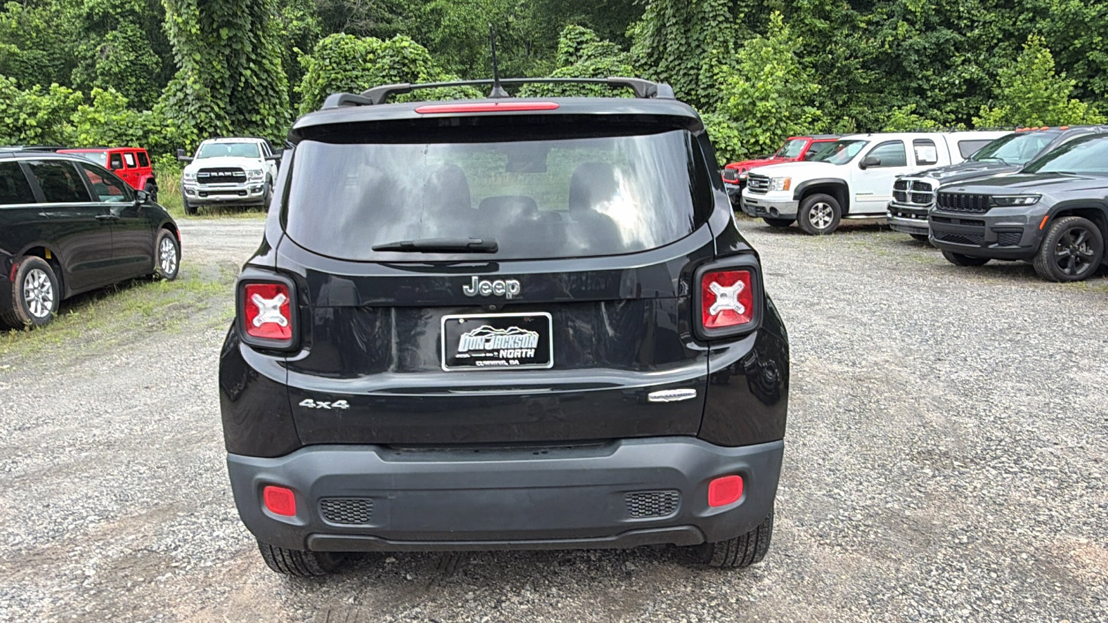 Used 2017 Jeep Renegade Latitude AWD/4WD image 9