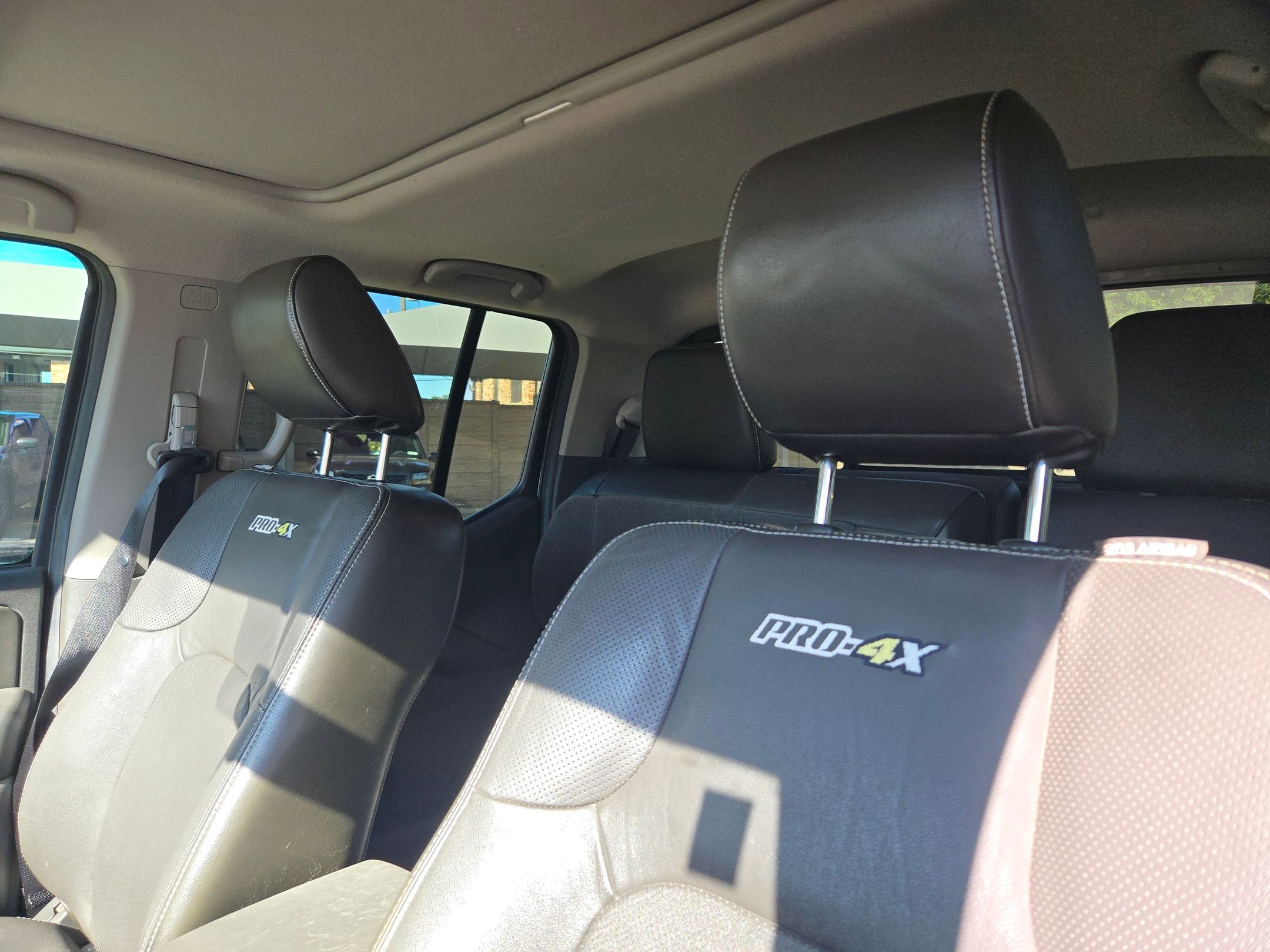 Used 2016 Nissan Frontier PRO-4X w/ Pro-4x Luxury Package AWD/4WD image 9