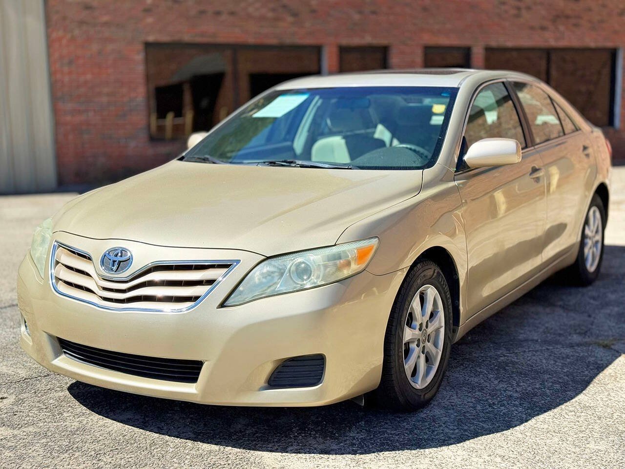Used 2011 Toyota Camry LE w/ LE Extra-Value Pkg FWD image 2