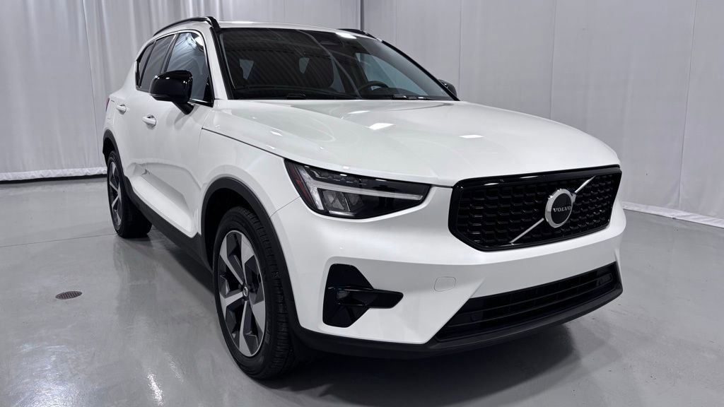 Certified 2023 Volvo XC40 B5 Plus w/ Protection Package Premier image 7
