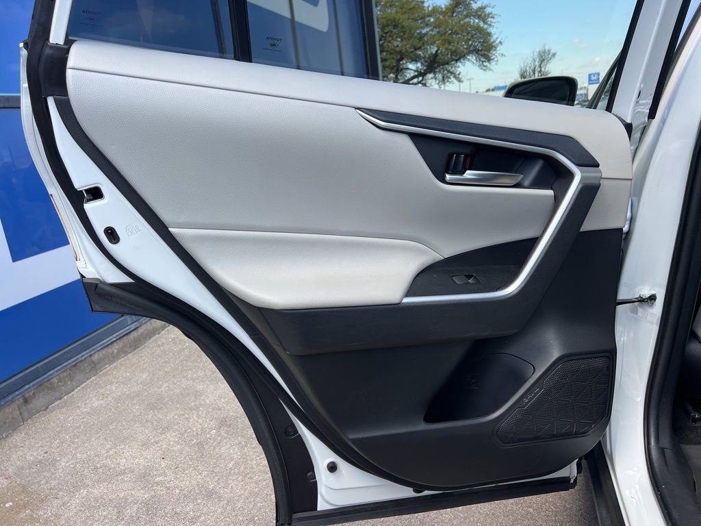 Used 2021 Toyota RAV4 XLE Premium FWD image 18