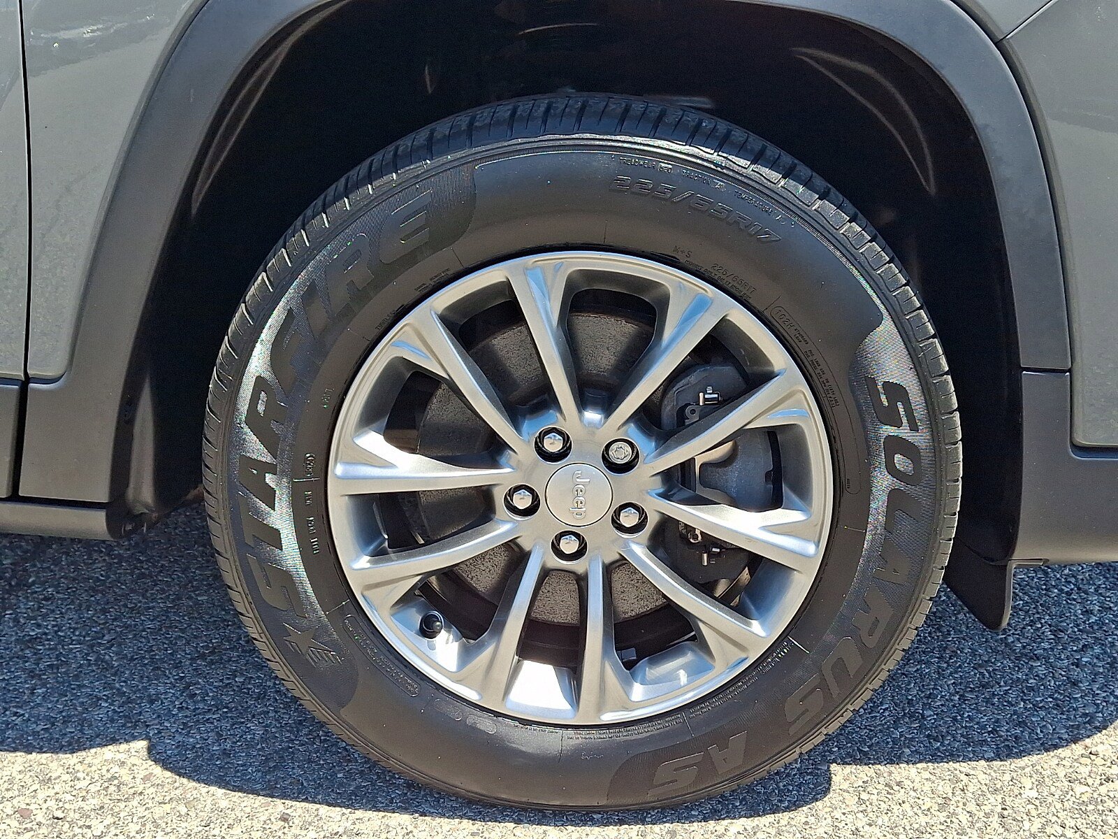 Used 2020 Jeep Cherokee Latitude Plus w/ Comfort/Convenience Group AWD/4WD image 6
