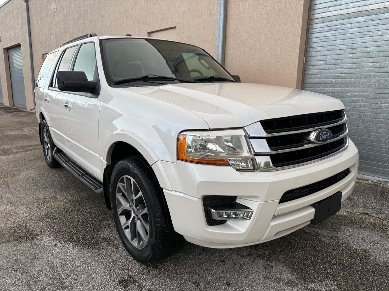 Used 2017 Ford Expedition XLT w/ Equipment Group 202A RWD image 7