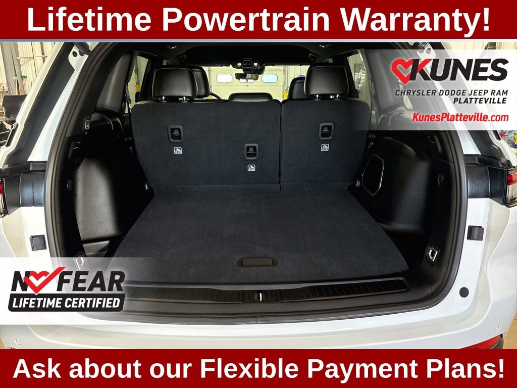 Used 2025 Jeep Grand Cherokee Limited w/ Black Appearance Package image 15