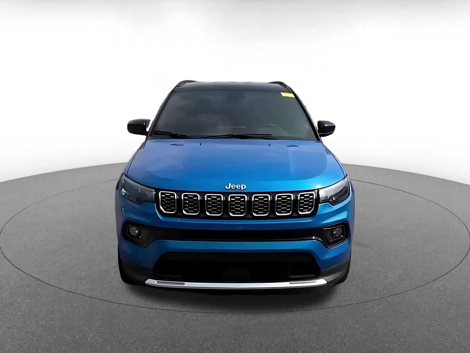 Used 2025 Jeep Compass Limited AWD/4WD image 4