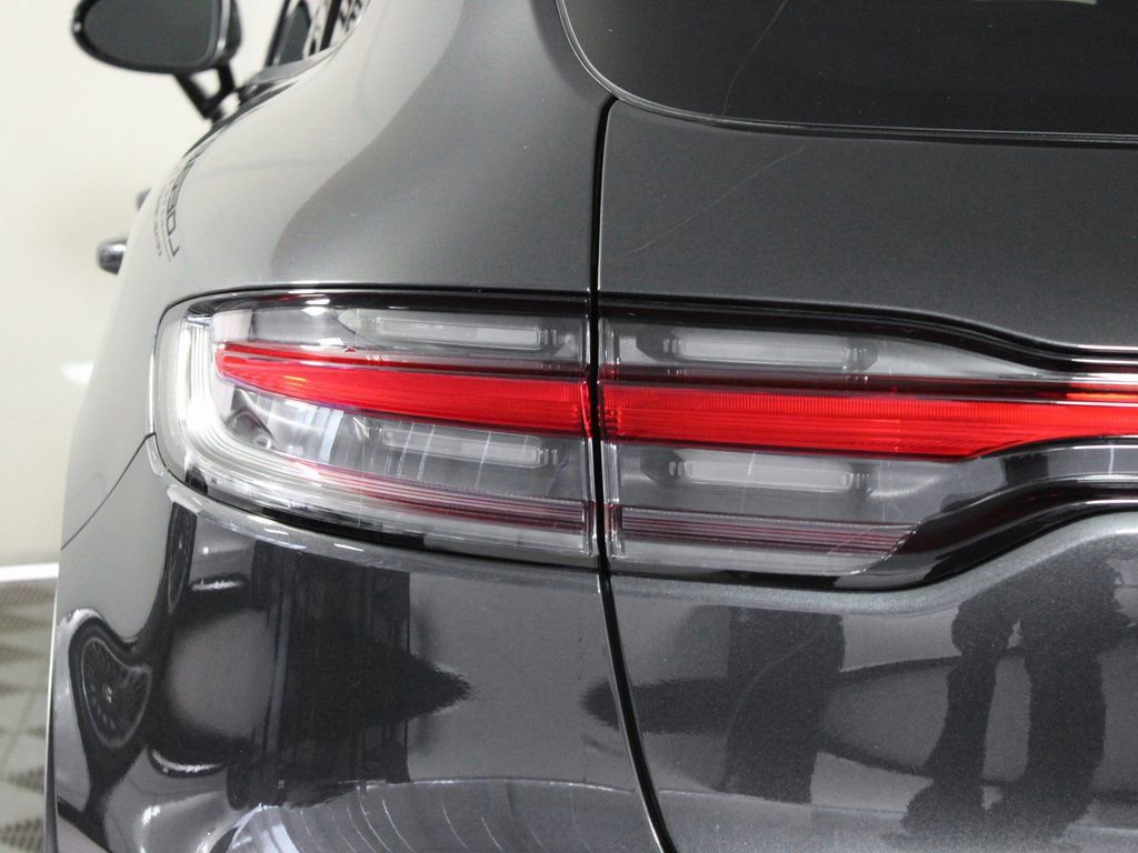 Certified 2026 Porsche Macan image 12