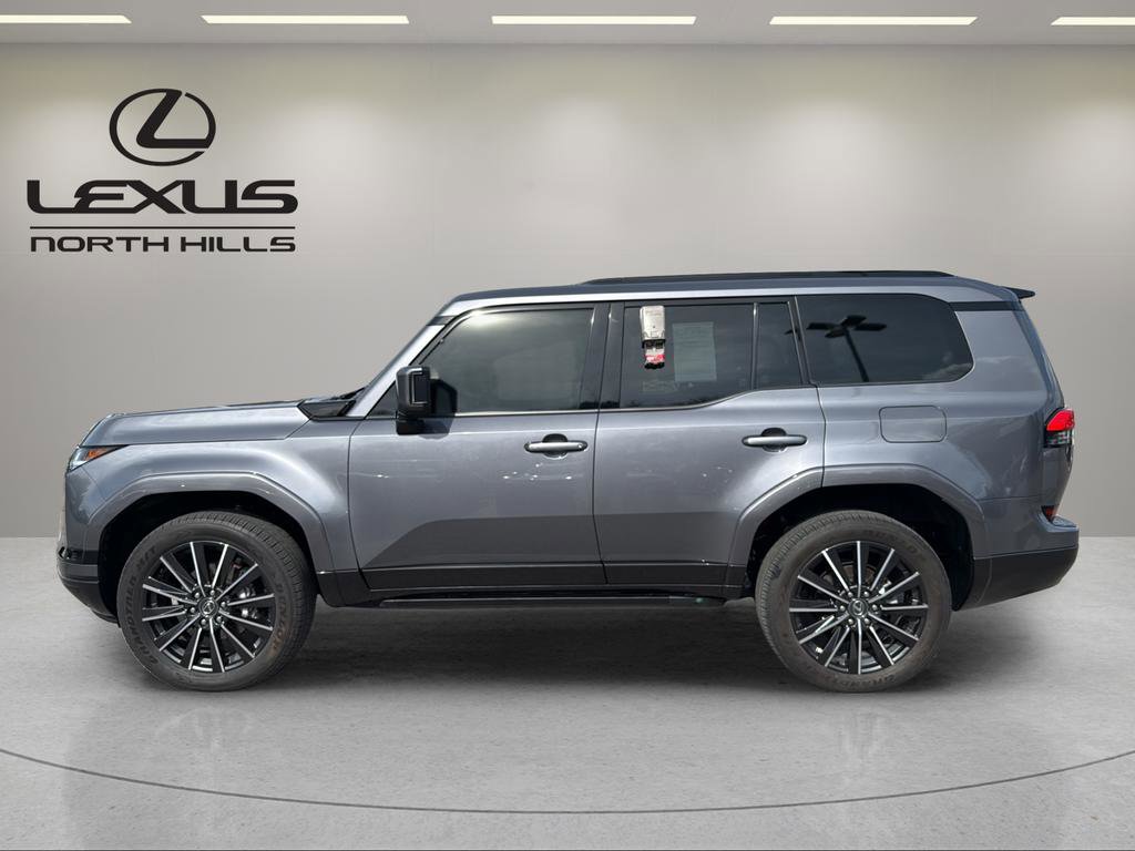 Used 2025 Lexus GX 550 w/ Accessory Package (Z1) image 9