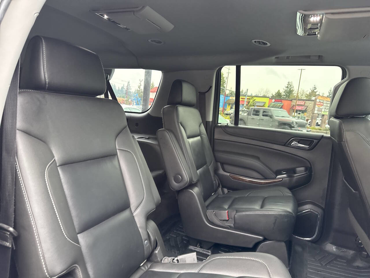 Used 2018 Chevrolet Suburban LT image 18