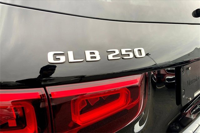 Used 2021 Mercedes-Benz GLB 250 4MATIC image 8