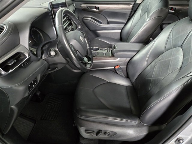 Used 2021 Toyota Highlander Platinum image 13