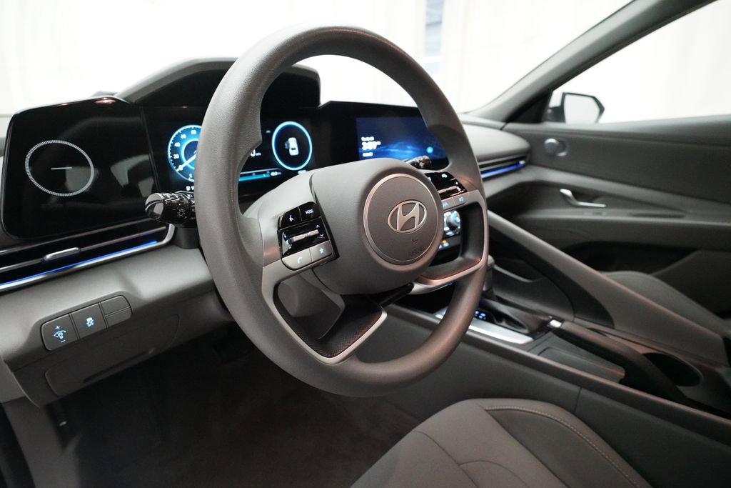 Used 2024 Hyundai Elantra SEL FWD image 8