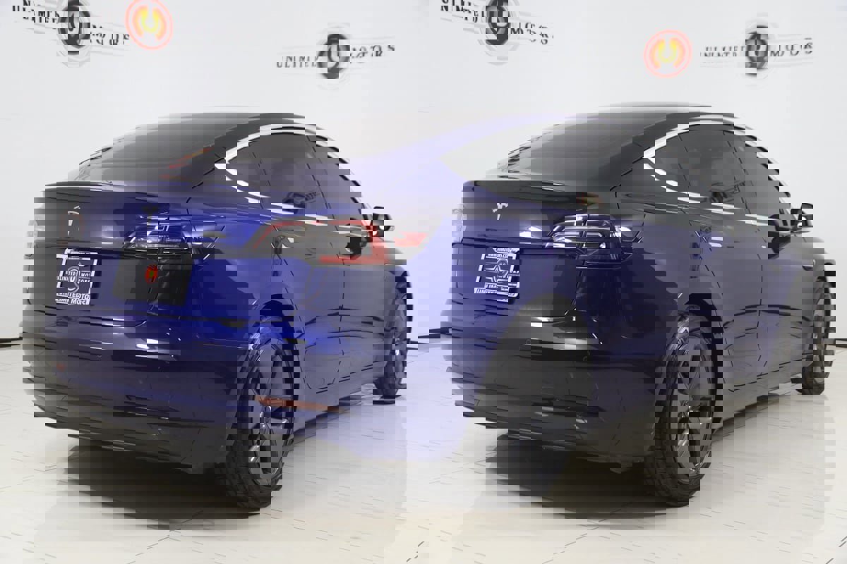 Used 2020 Tesla Model 3 Standard Range image 3