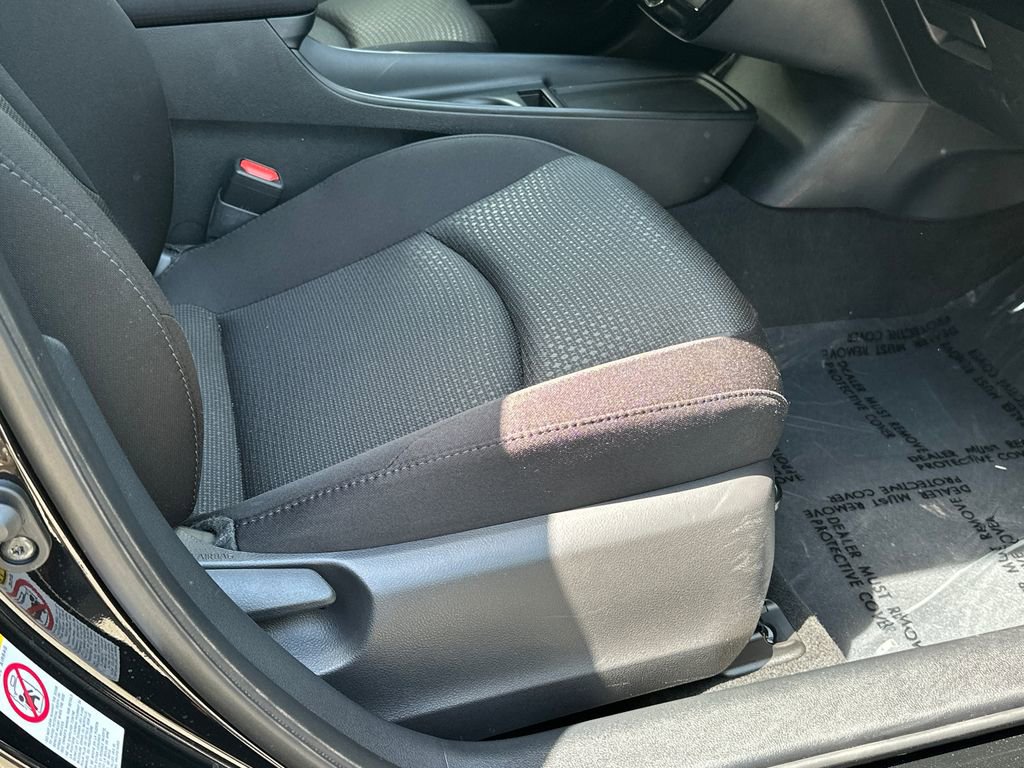 Used 2022 Toyota Prius LE image 9