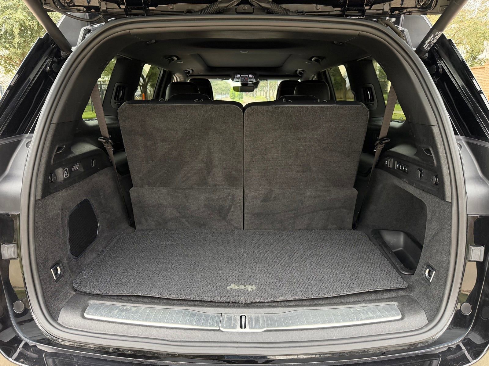 Used 2022 Jeep Grand Cherokee L Summit w/ Luxury Tech Group V image 18