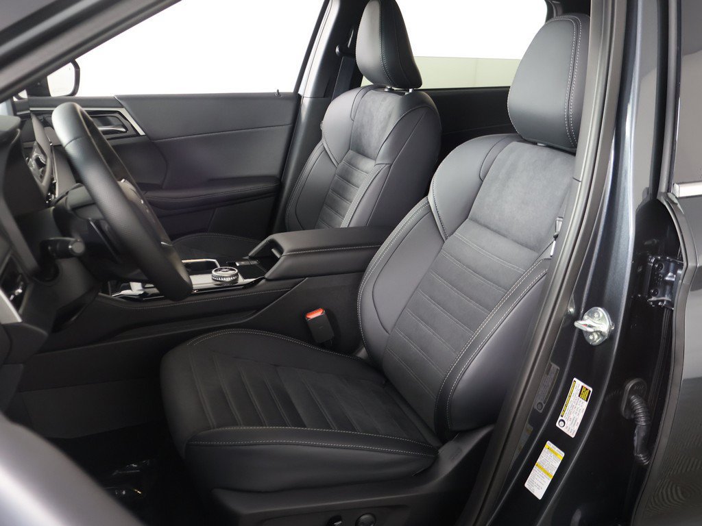 New 2026 Mitsubishi Outlander LE FWD image 30