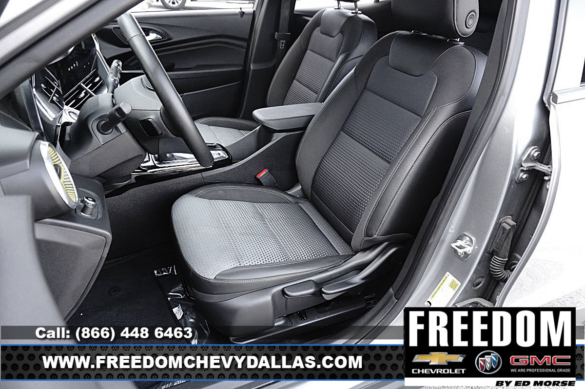 Used 2025 Chevrolet Trax LT w/ Driver Confidence Package FWD image 8