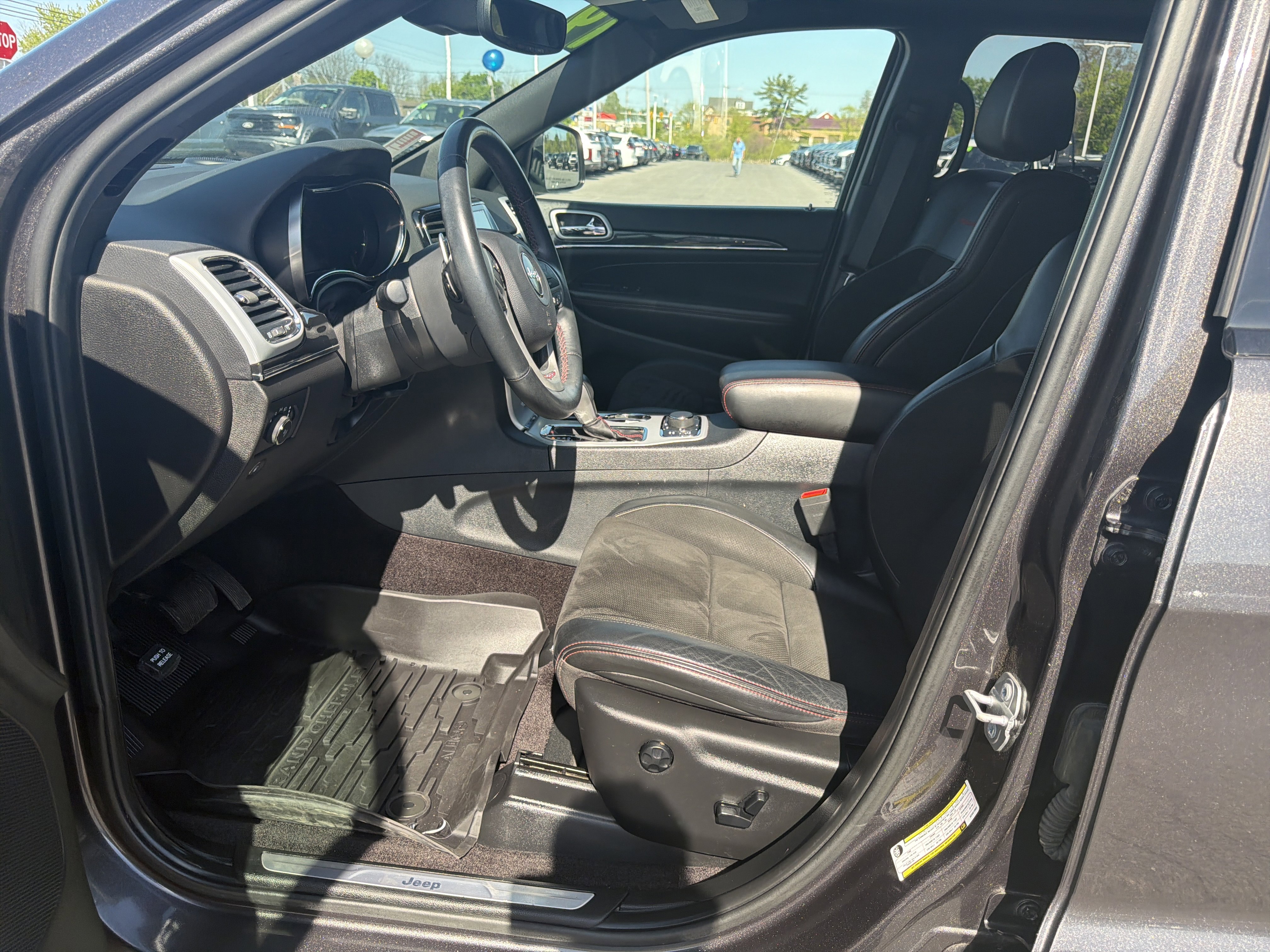 Used 2019 Jeep Grand Cherokee Trailhawk AWD/4WD image 12