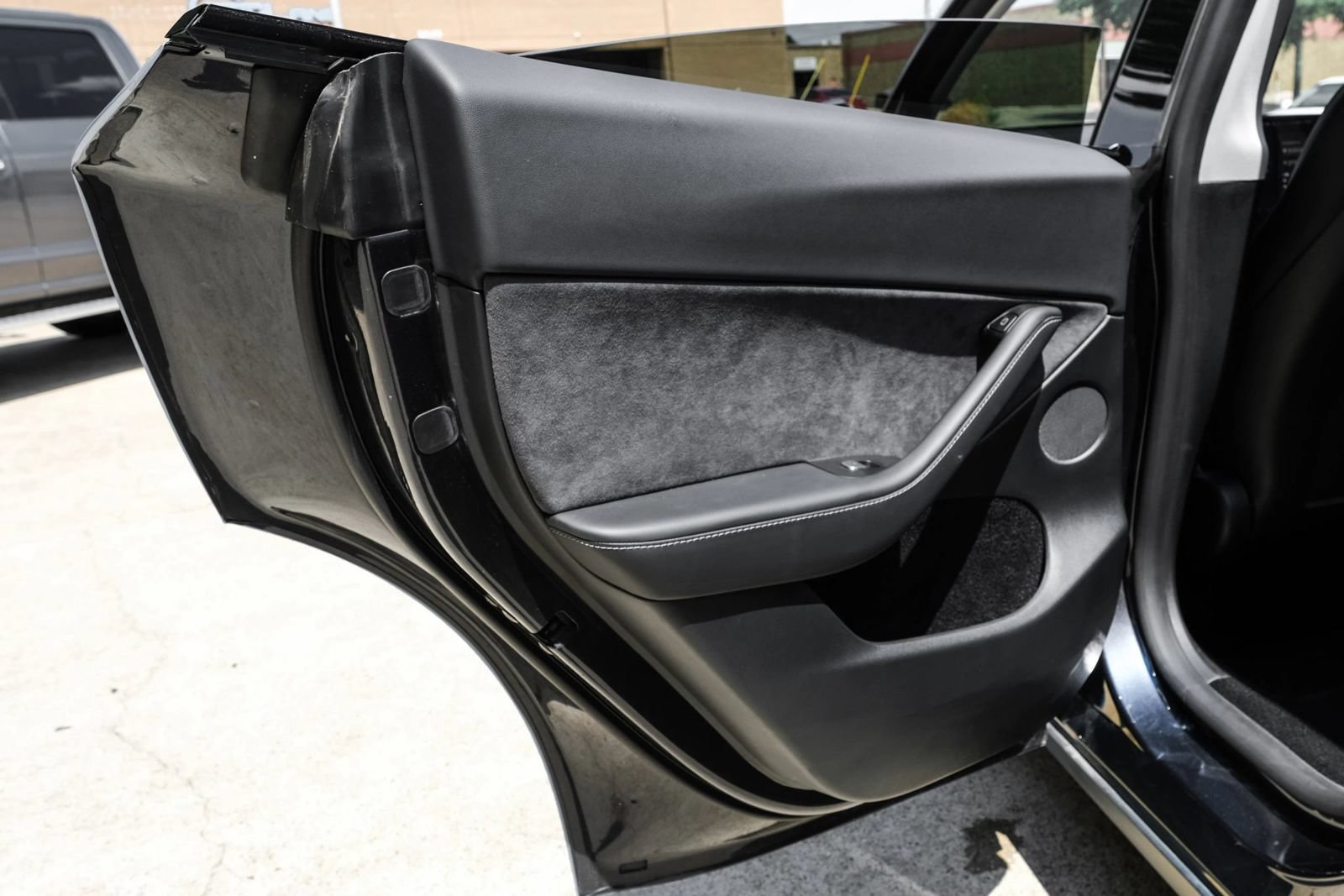 Used 2025 Tesla Model Y Long Range RWD image 43