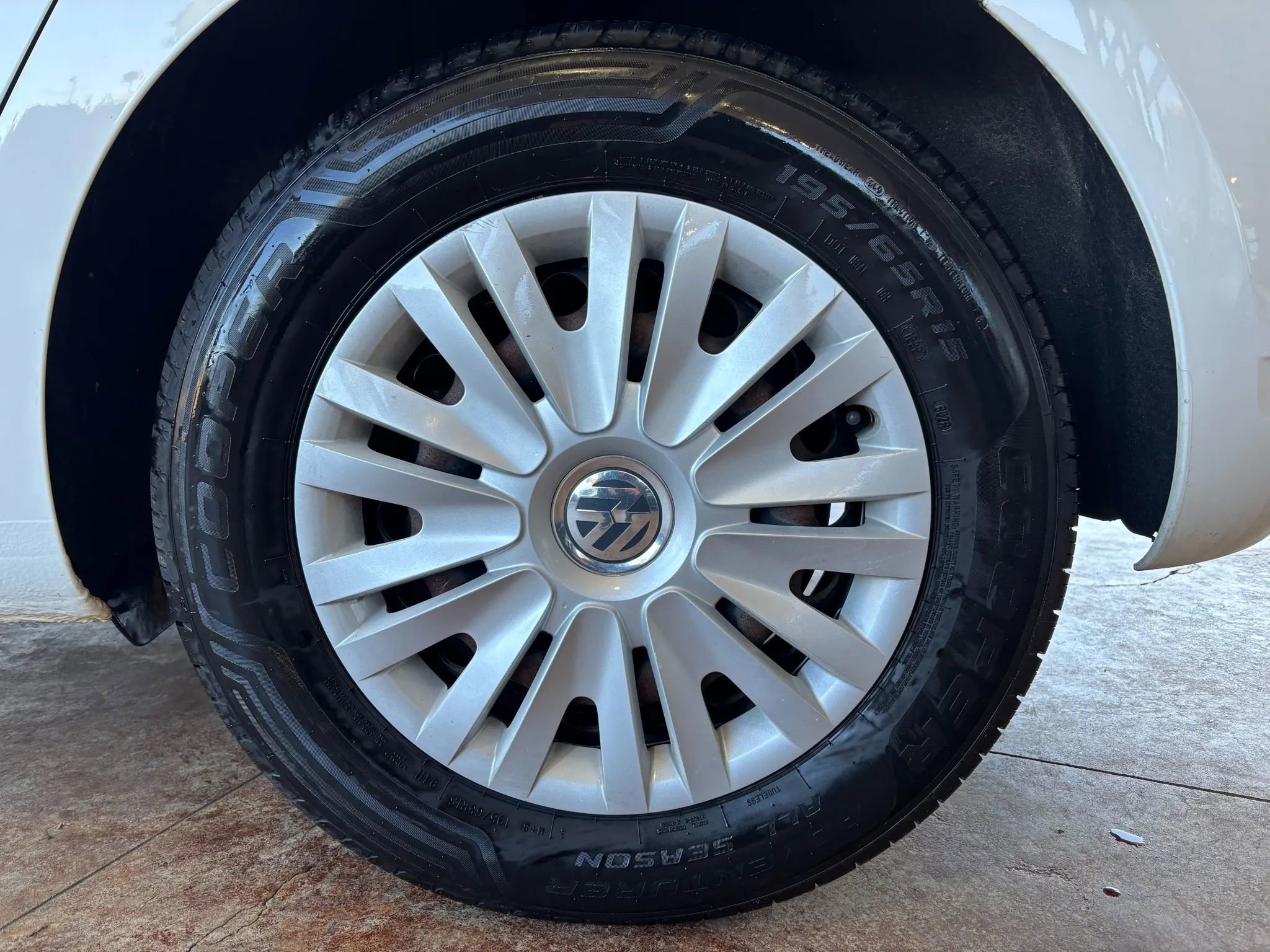 Used 2014 Volkswagen Golf 4-Door image 24