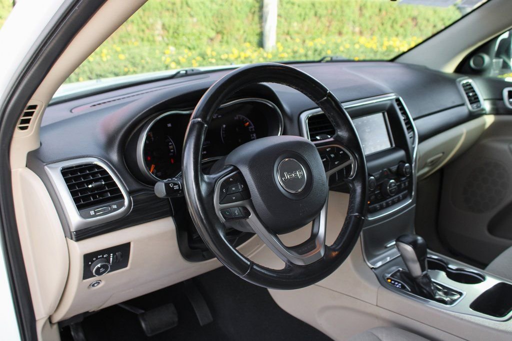 Used 2020 Jeep Grand Cherokee Laredo image 17