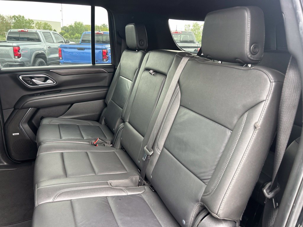 Used 2024 Chevrolet Suburban LT AWD/4WD image 32